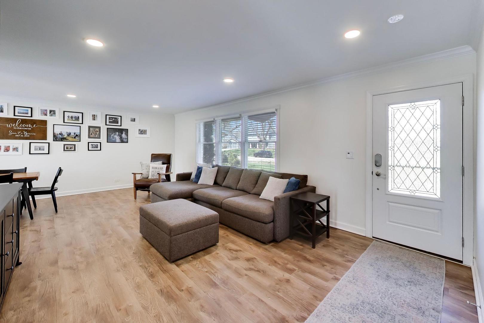 44 Swift Lane Naperville, IL 60565 - Photo 3 of 37 a living room with furniture and windows