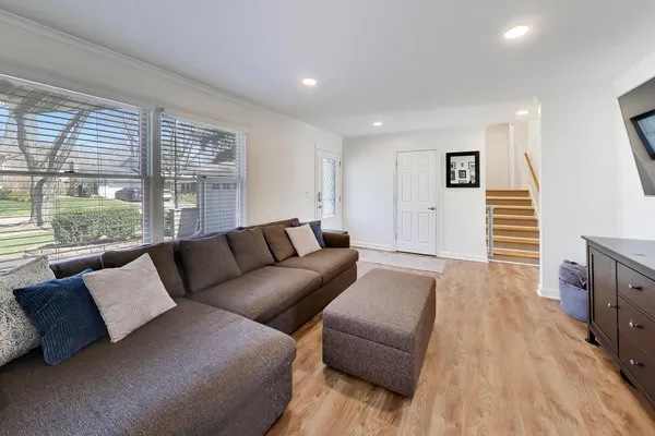 $685,000 | 44 Swift Lane, Naperville, IL 60565