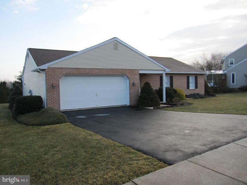 811 South Cedar Street Lititz, PA 17543 - Photo 2 of 30