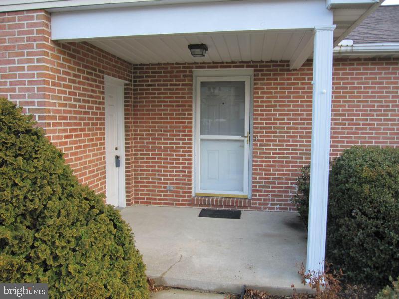 811 South Cedar Street Lititz, PA 17543 - Photo 3 of 30
