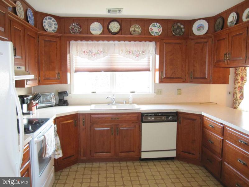 811 South Cedar Street Lititz, PA 17543 - Photo 9 of 30