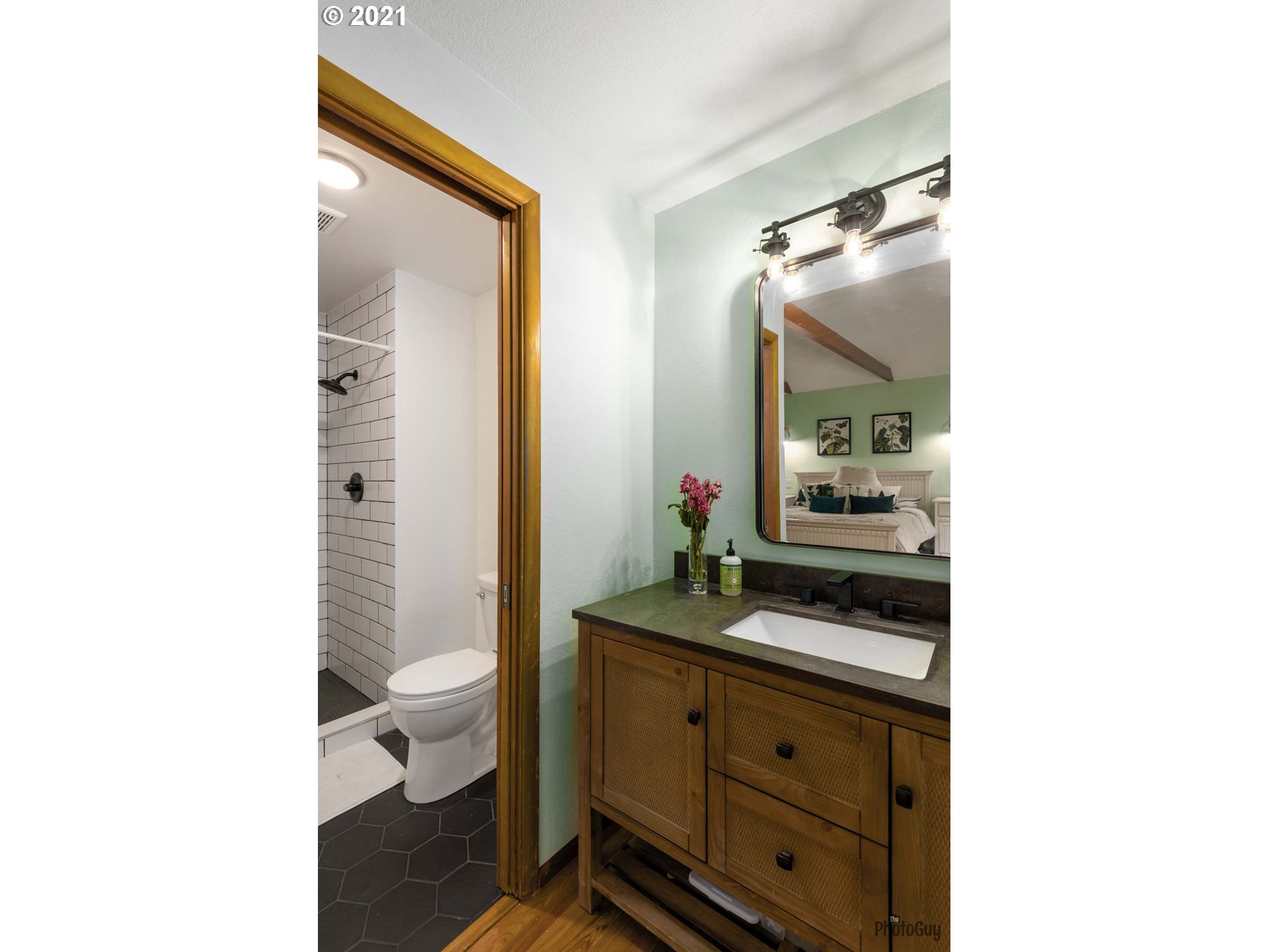 3830 Spring Boulevard Eugene, OR 97405 - Photo 13 of 25 Gallery Image 13