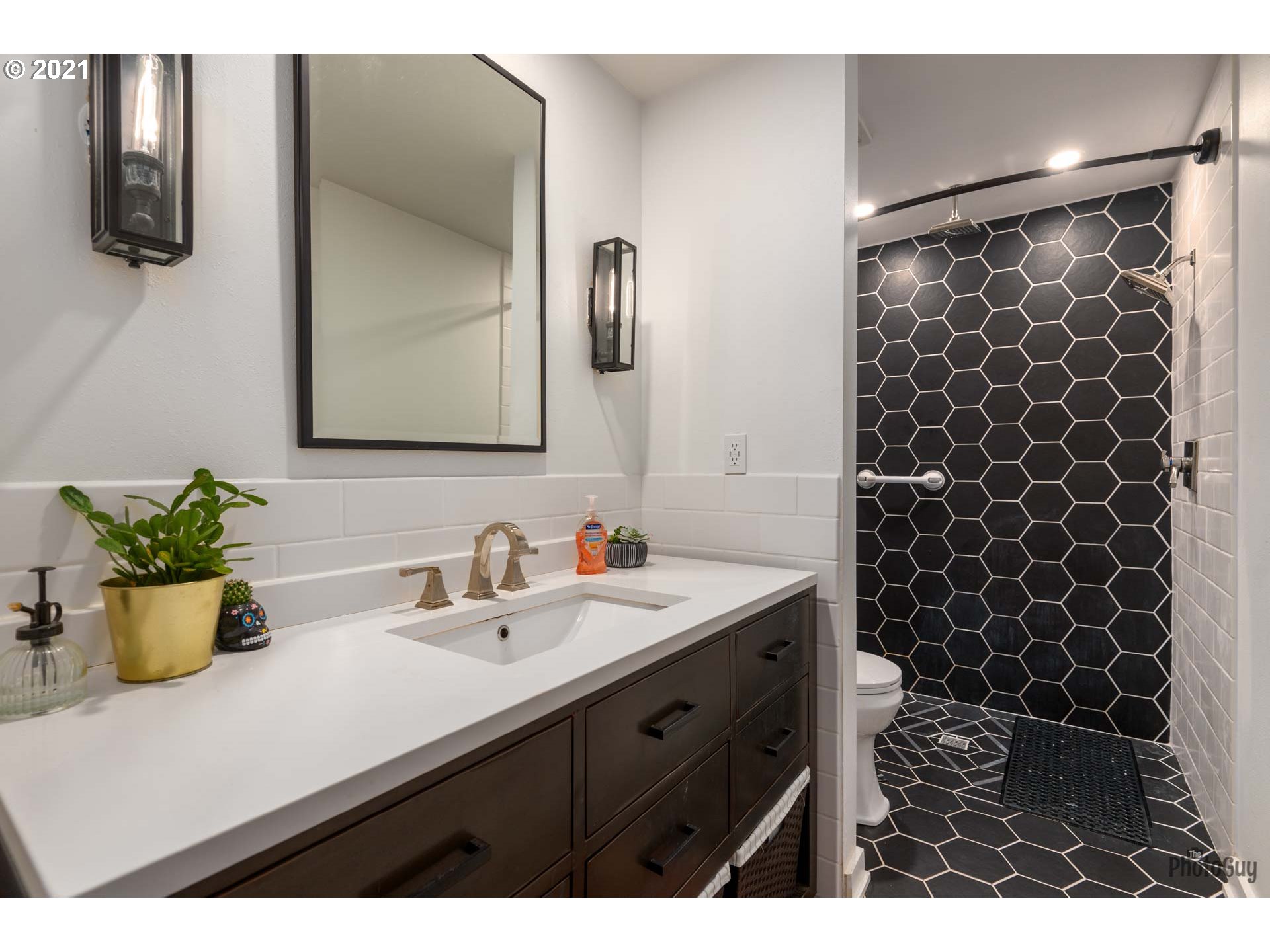 3830 Spring Boulevard Eugene, OR 97405 - Photo 15 of 25 Gallery Image 15
