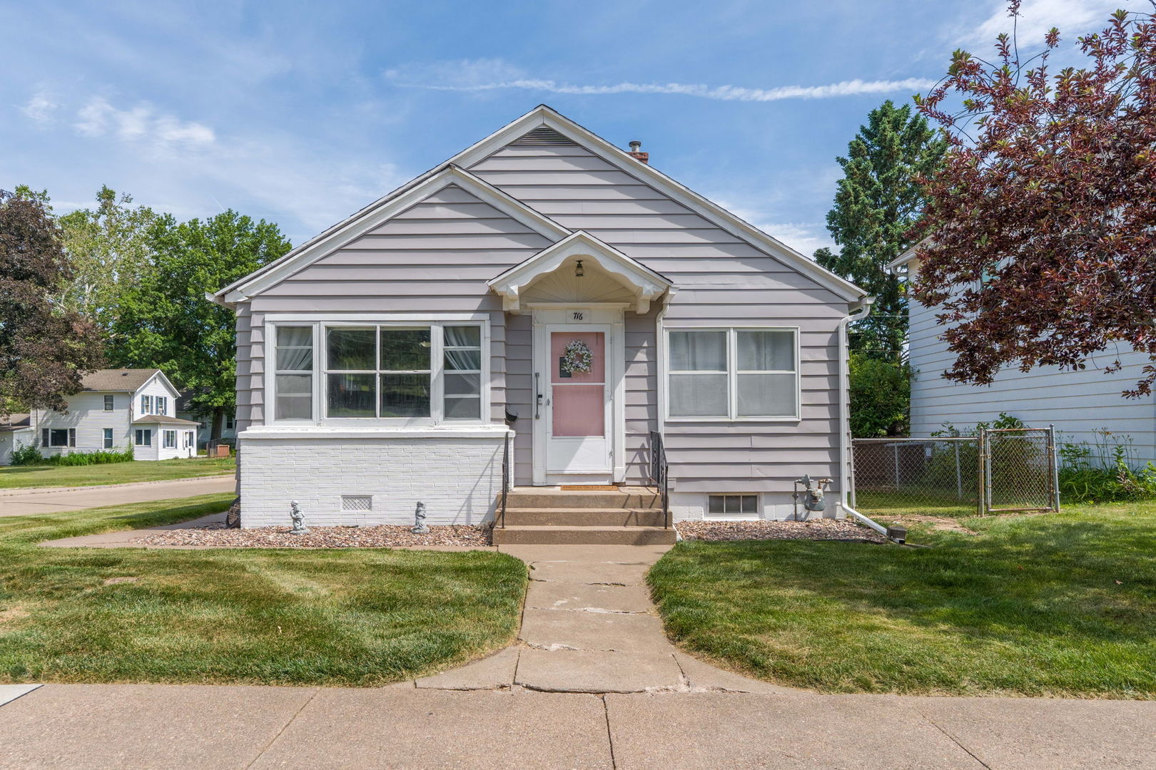 716 22nd Avenue North Clinton, IA 52732 - Photo 1 of 32
