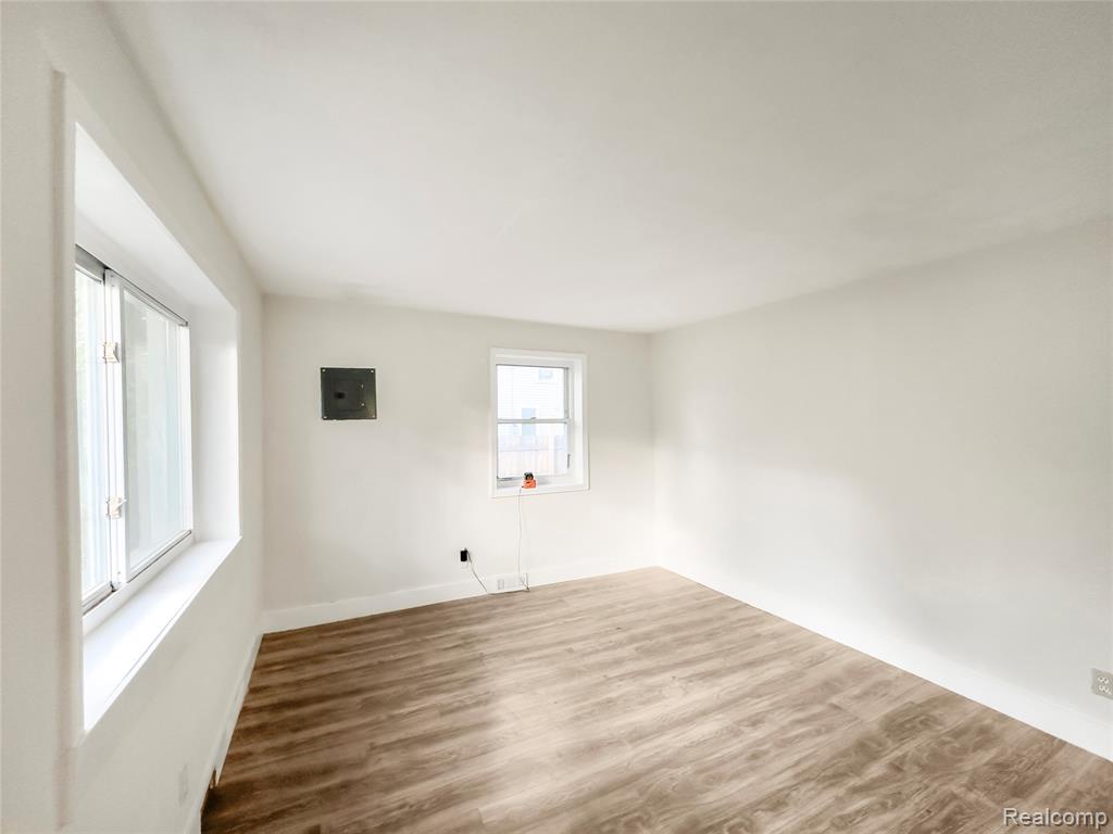 2372 Meadow Street Flushing, MI 48433 - Photo 5 of 17
