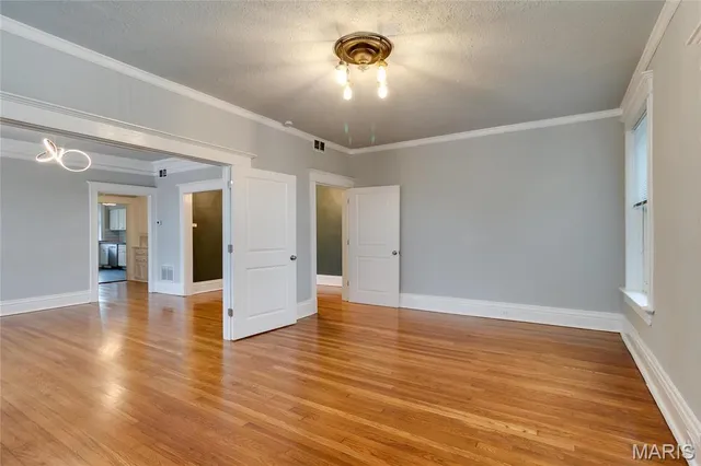 $1,500 | 4166 Russell Boulevard, St. Louis, MO 63110