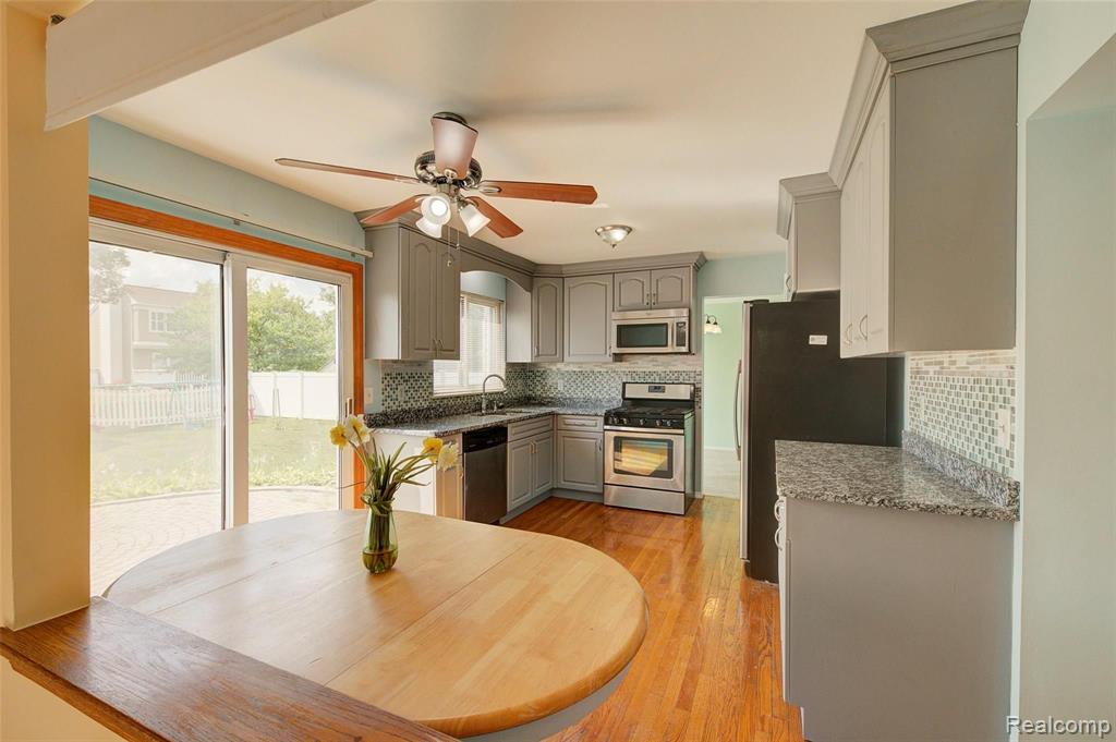 1195 Paddington Road Canton, MI 48187 - Photo 13 of 38