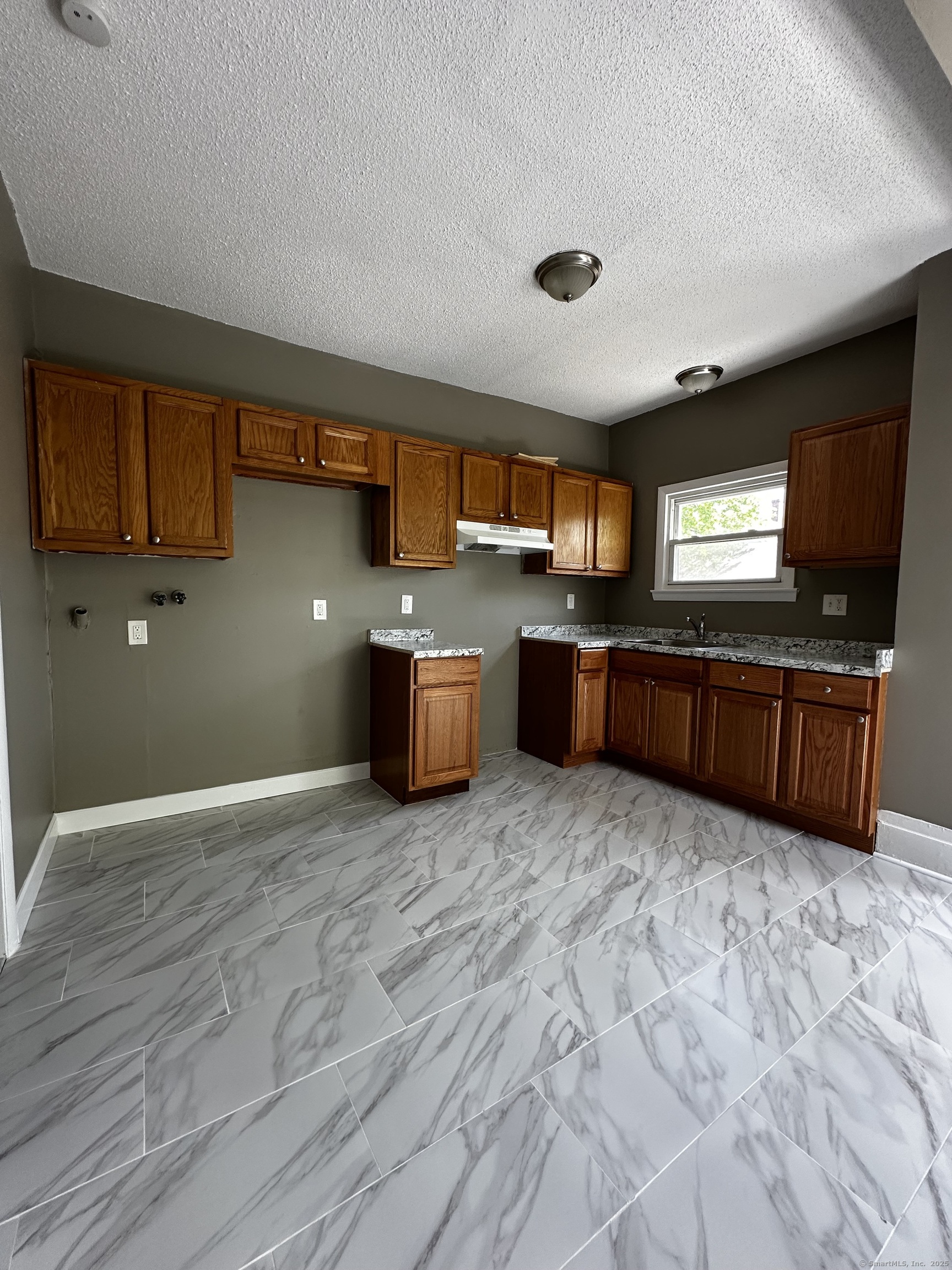 50 Chestnut Avenue Waterbury, CT 06710 - Photo 22 of 30