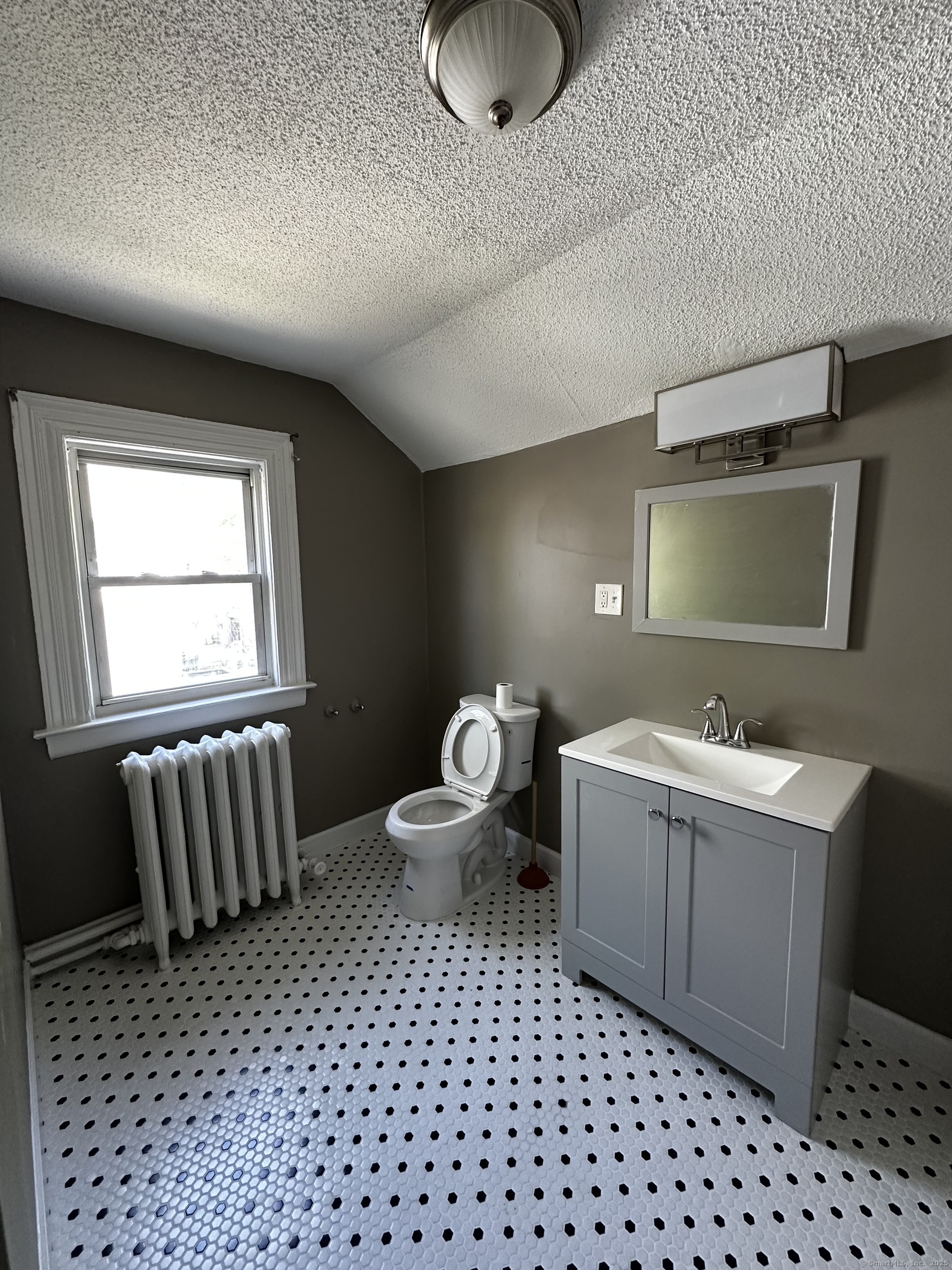 50 Chestnut Avenue Waterbury, CT 06710 - Photo 23 of 30