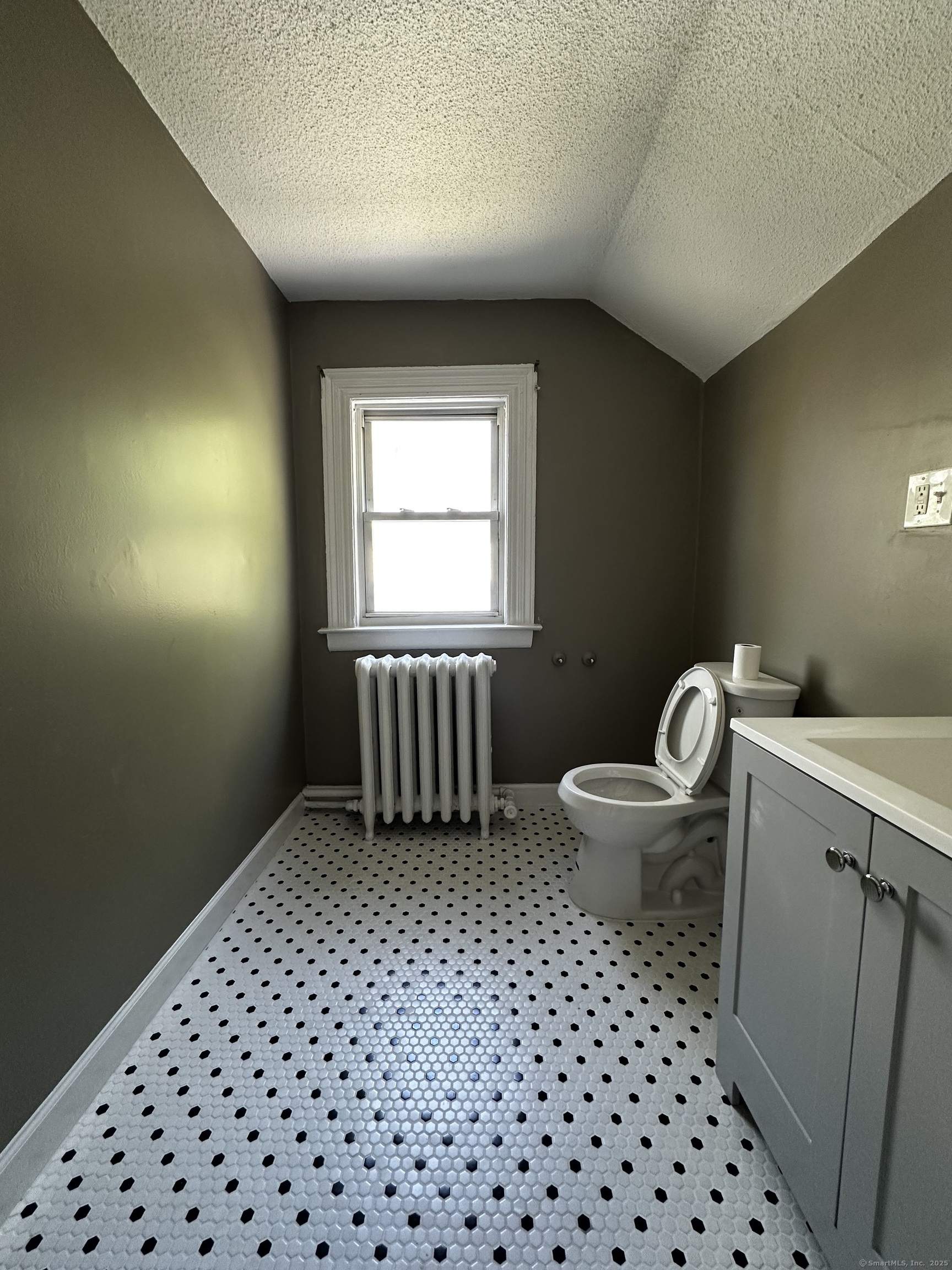 50 Chestnut Avenue Waterbury, CT 06710 - Photo 3 of 30