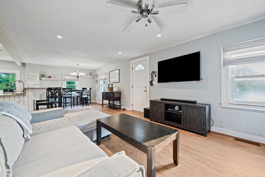 19 Borden Road Scituate, MA 02066 - Photo 8 of 26 Gallery Image 8