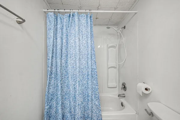 $1,400 | 392 Tiger Lily Lane, DeFuniak Springs, FL 32433