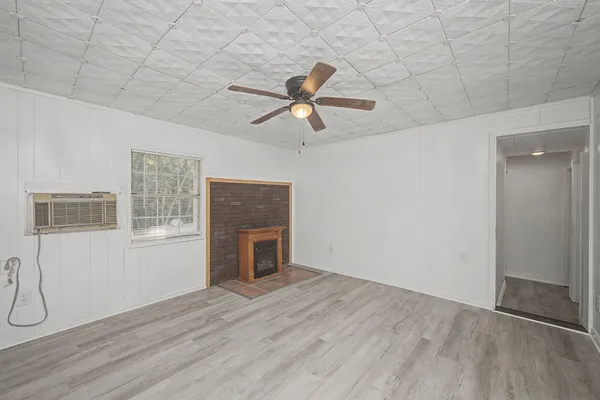 $1,400 | 392 Tiger Lily Lane, DeFuniak Springs, FL 32433