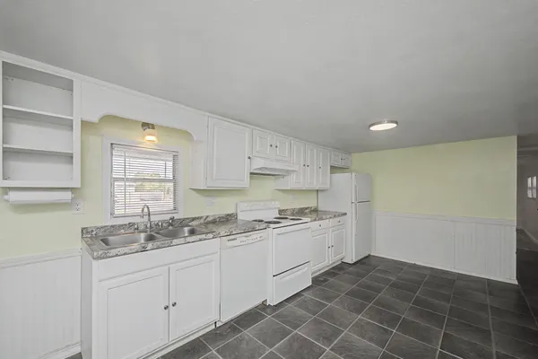 $1,400 | 392 Tiger Lily Lane, DeFuniak Springs, FL 32433