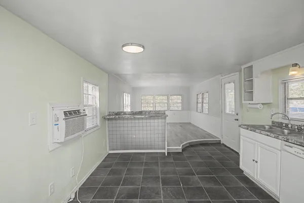 $1,400 | 392 Tiger Lily Lane, DeFuniak Springs, FL 32433