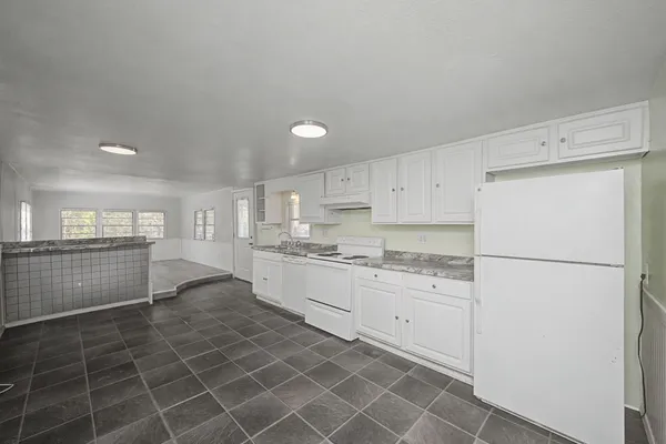 $1,400 | 392 Tiger Lily Lane, DeFuniak Springs, FL 32433