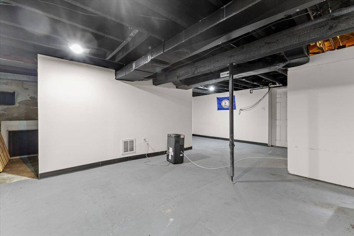 2622 Tillett Road Southwest Roanoke, VA 24015 - Photo 26 of 35 26-2622 Tillett Rd SW 26