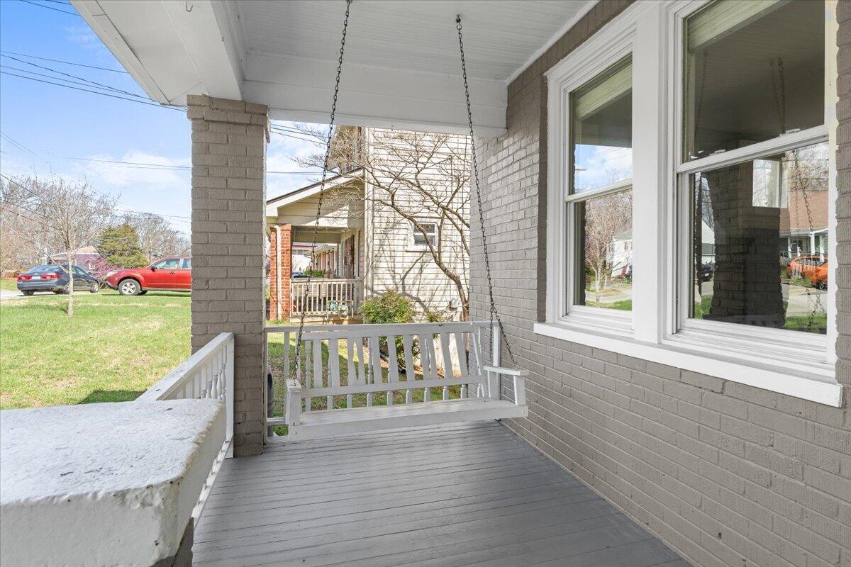 2622 Tillett Road Southwest Roanoke, VA 24015 - Photo 3 of 35 03-2622 Tillett Rd SW 03