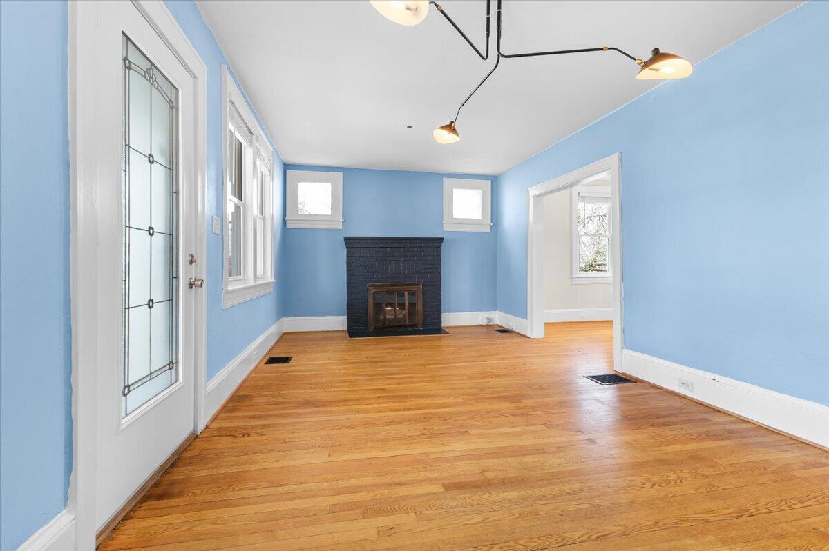 2622 Tillett Road Southwest Roanoke, VA 24015 - Photo 5 of 35 06-2622 Tillett Rd SW 06