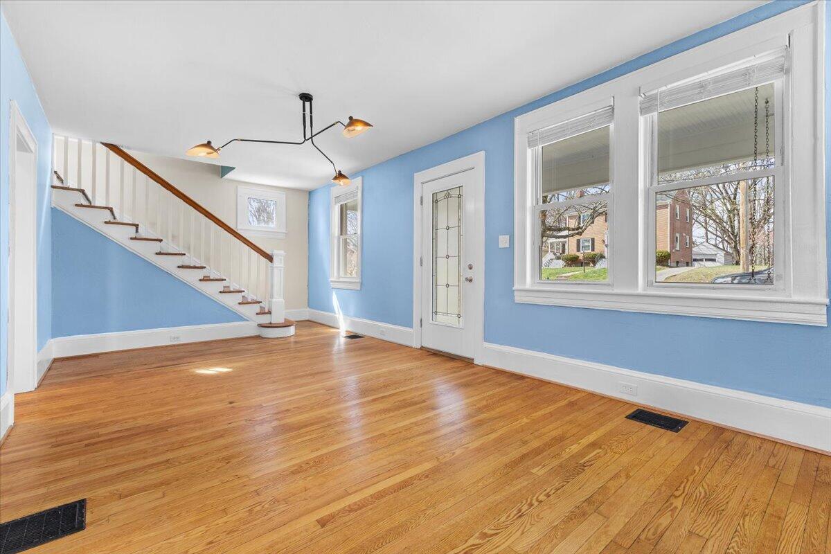 2622 Tillett Road Southwest Roanoke, VA 24015 - Photo 6 of 35 07-2622 Tillett Rd SW 07