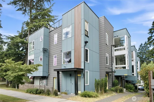 $580,000 | 14013 Greenwood Avenue North, Unit F, Seattle, WA 98133