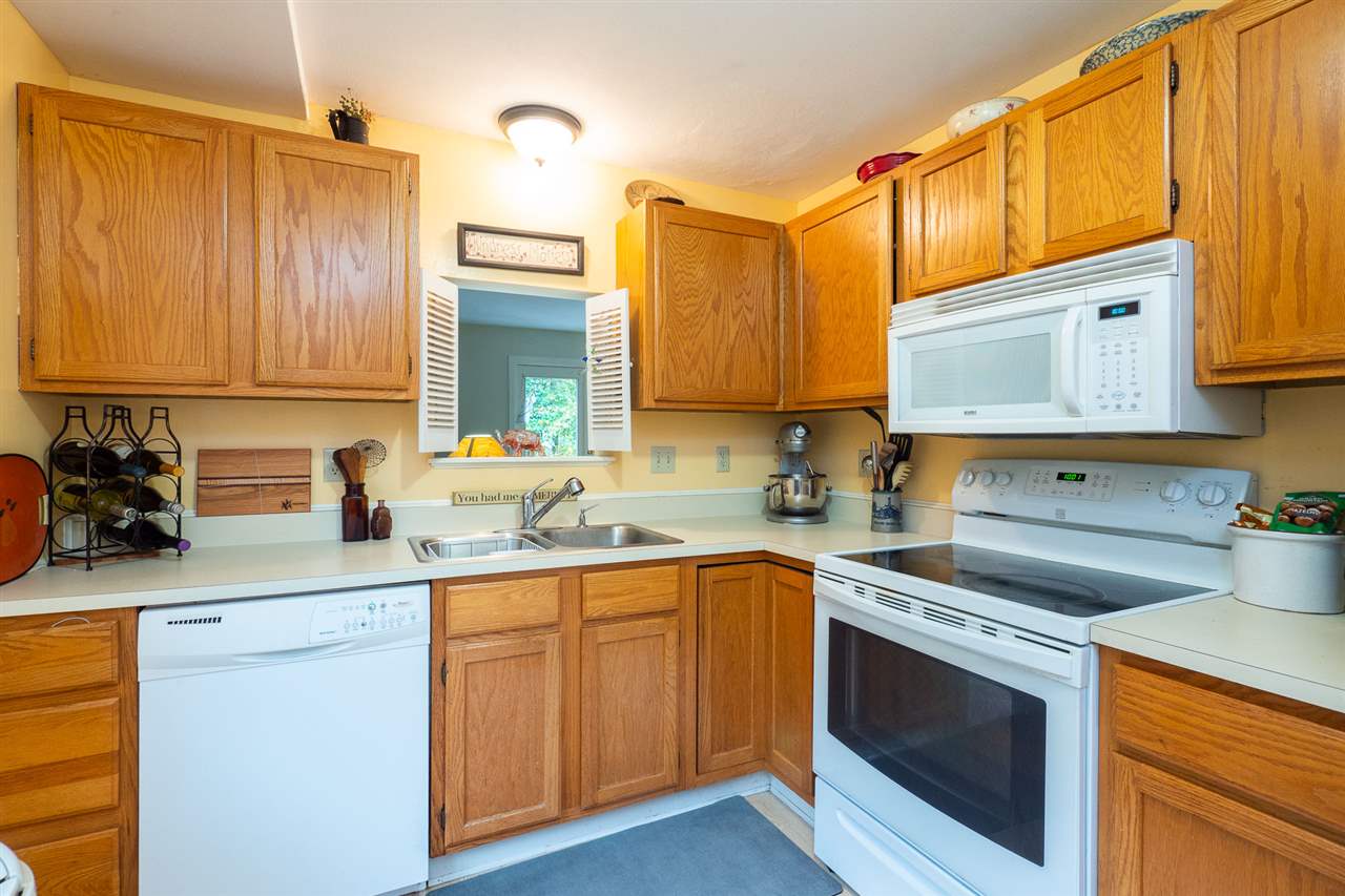 24 Thornhill Road, Unit 24 Stratham, NH 03885 - Photo 13 of 26