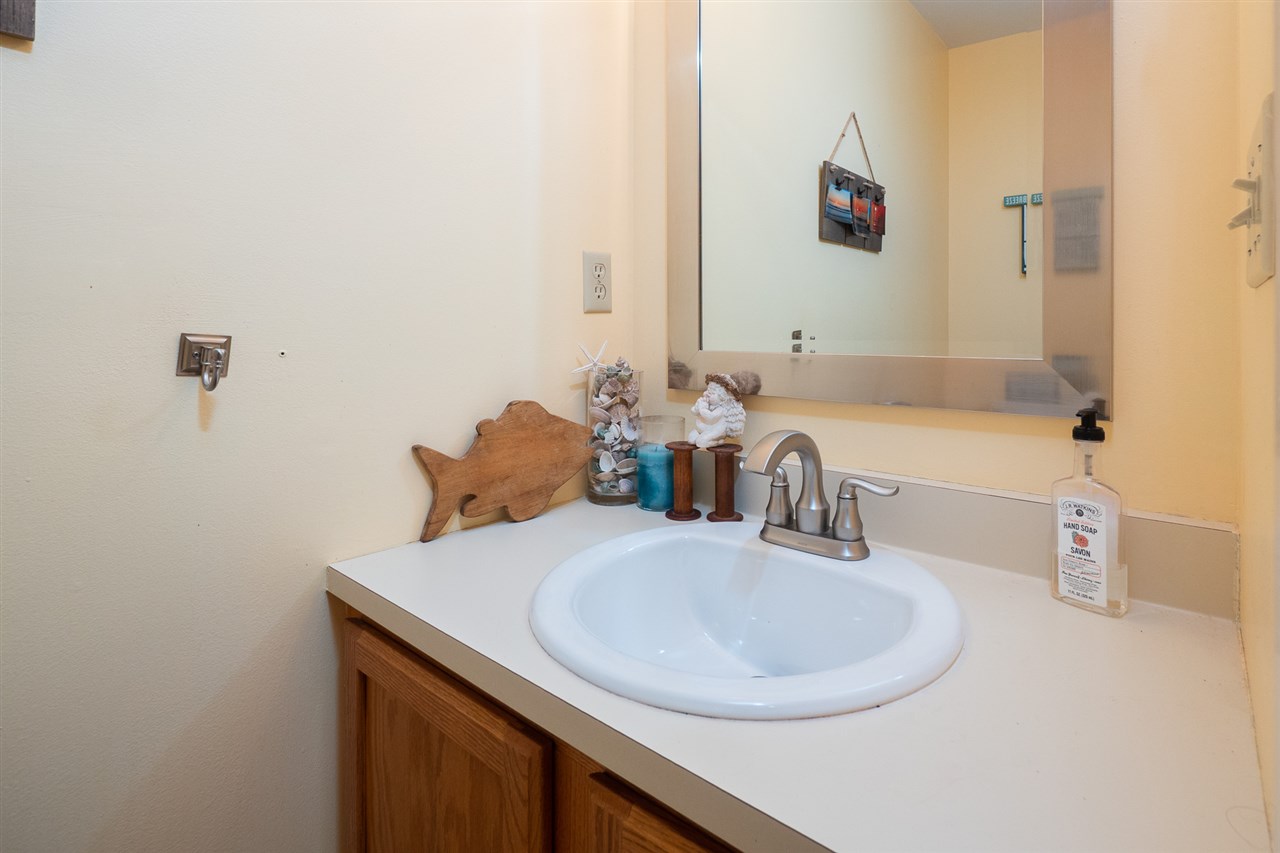 24 Thornhill Road, Unit 24 Stratham, NH 03885 - Photo 8 of 26