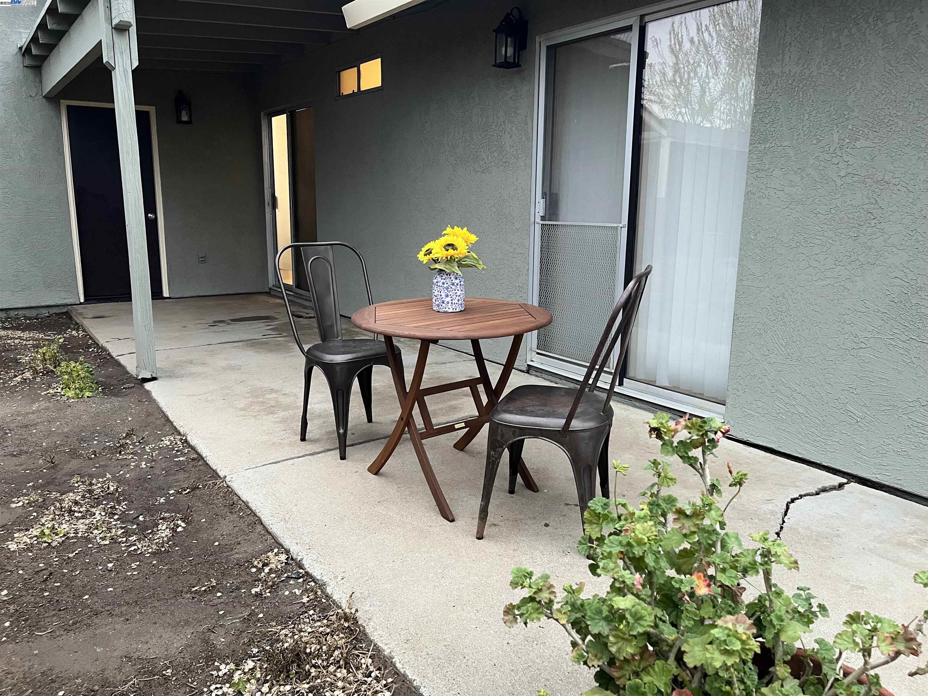1290 Orange Avenue Patterson, CA 95363 - Photo 6 of 36 a view of outdoor seating space