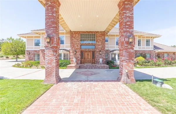 a view of a large building