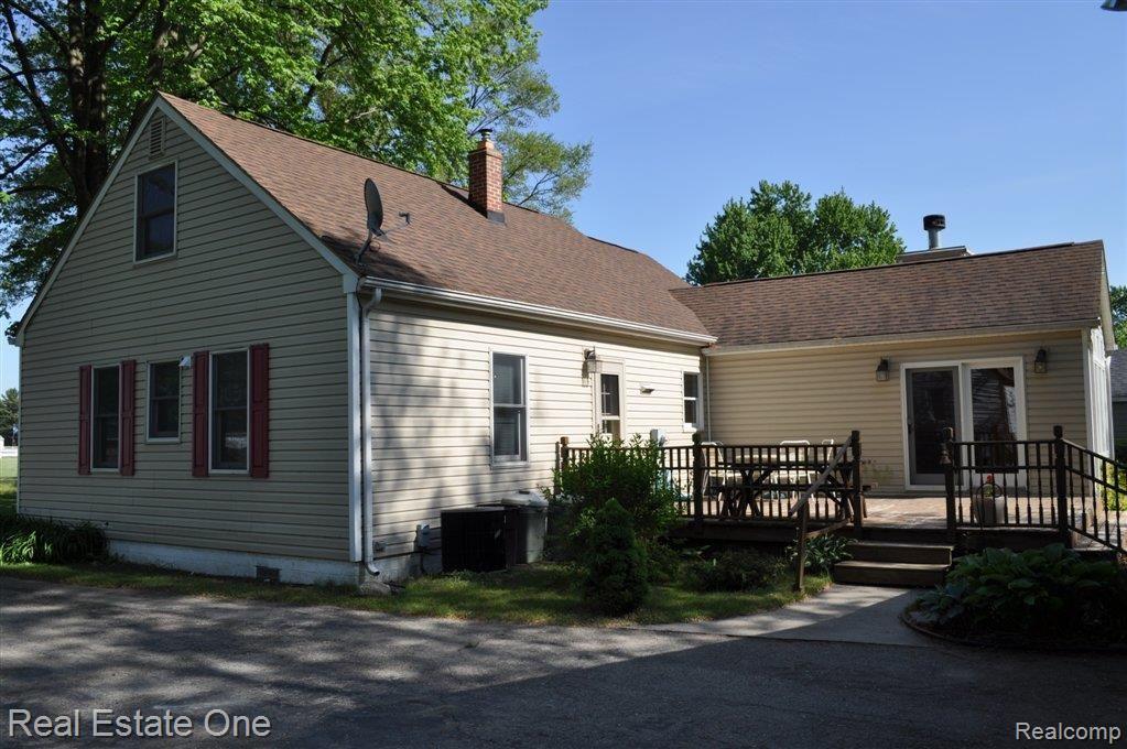 10804 Quirk Road Belleville, MI 48111 - Photo 20 of 25 Side of home