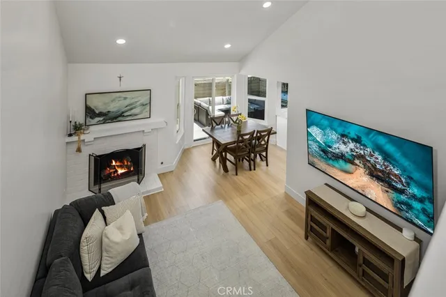 $1,169,000 | 20 Marigold, Unit 15, Irvine, CA 92614