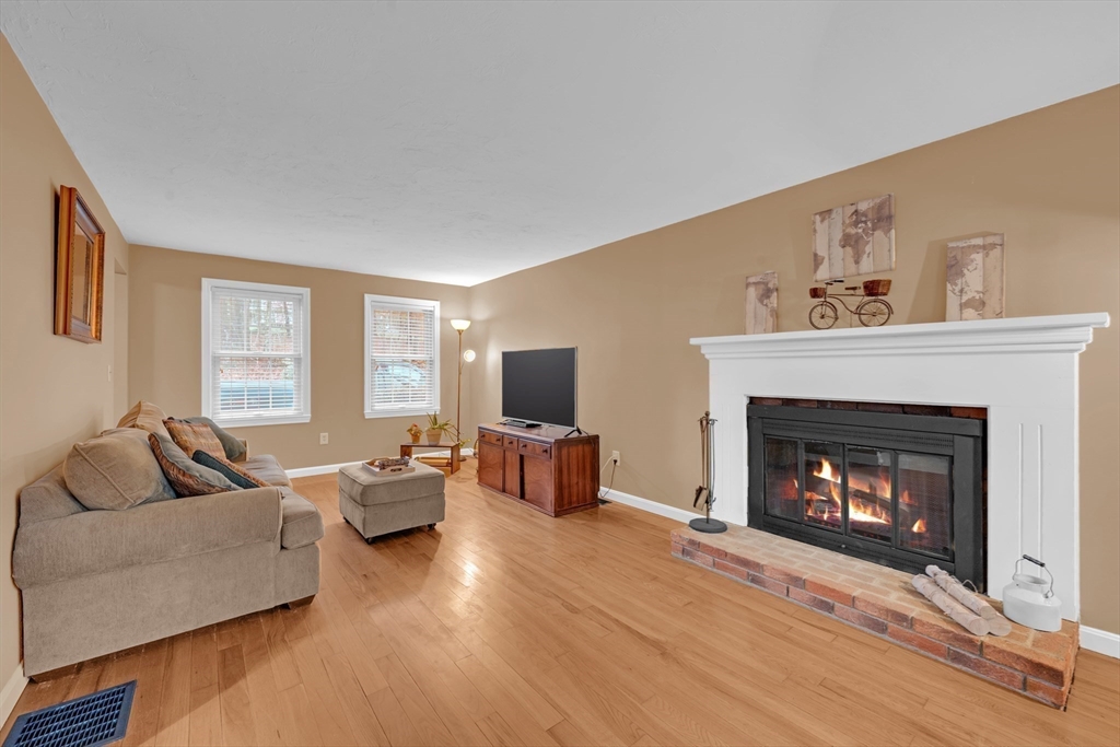 32 Sibley Road Sutton, MA 01590 - Photo 7 of 31