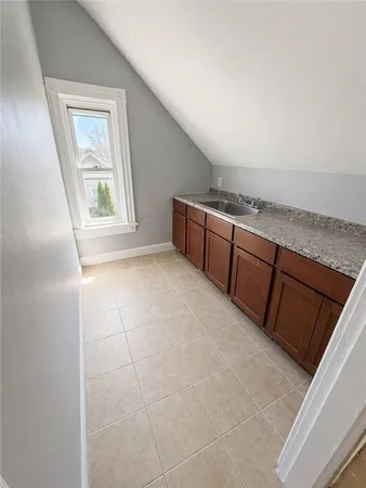 $2,500 | 284 Massachusetts Avenue, Unit 3, Providence, RI 02905
