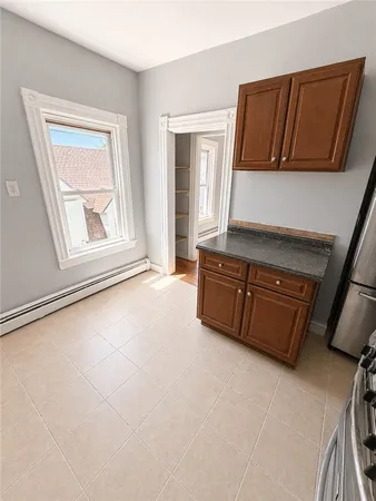 $2,500 | 284 Massachusetts Avenue, Unit 3, Providence, RI 02905