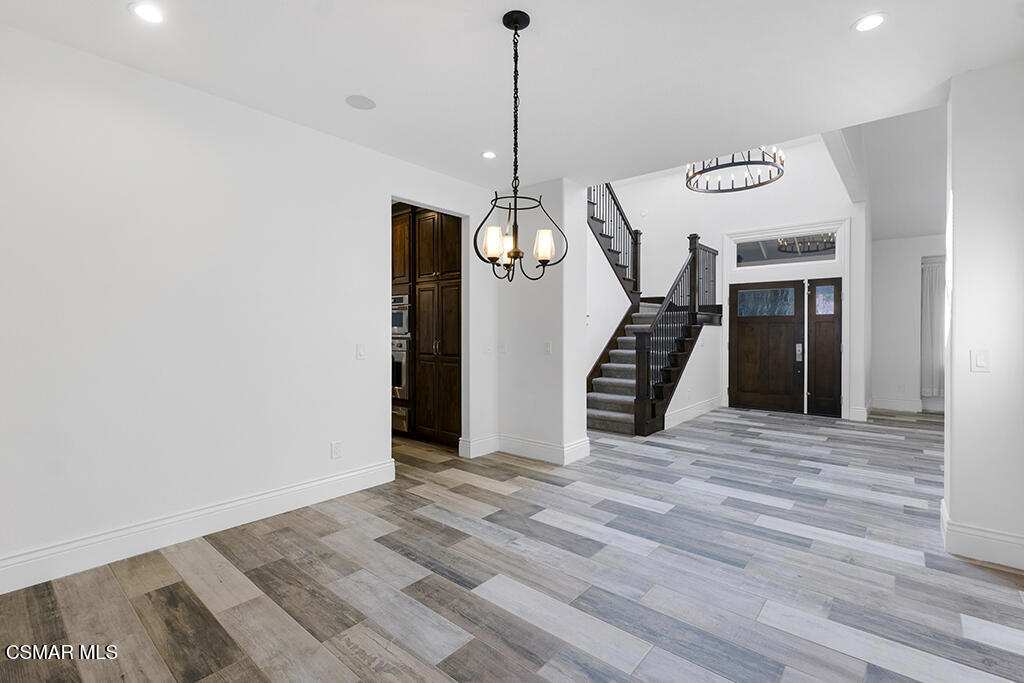 525 Aqueduct Court Simi Valley, CA 93065 - Photo 4 of 50