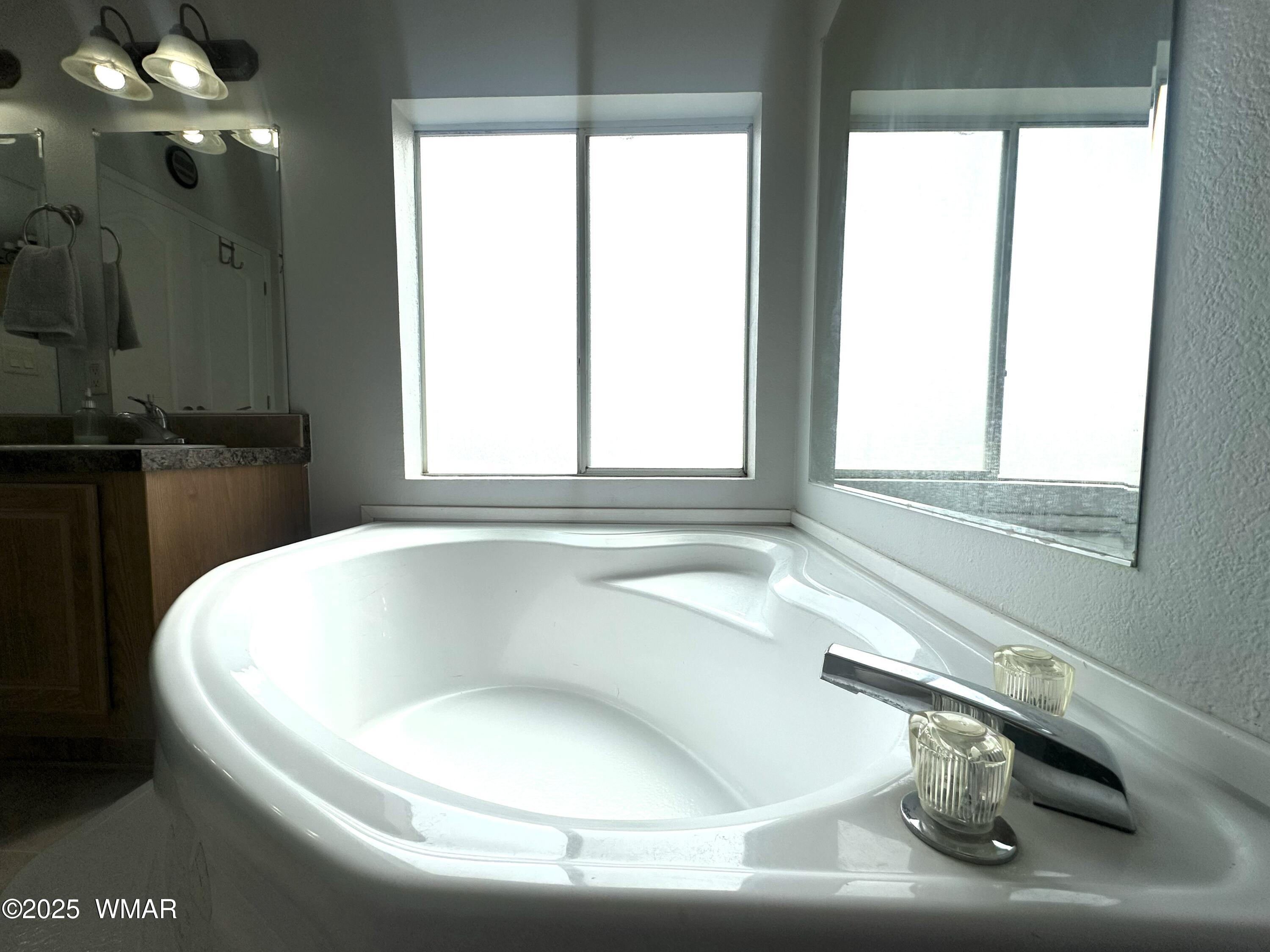 7 County Road Springerville, AZ 85938 - Photo 13 of 56 PRIMARY BATHROOM HUGE GARDEN TUB