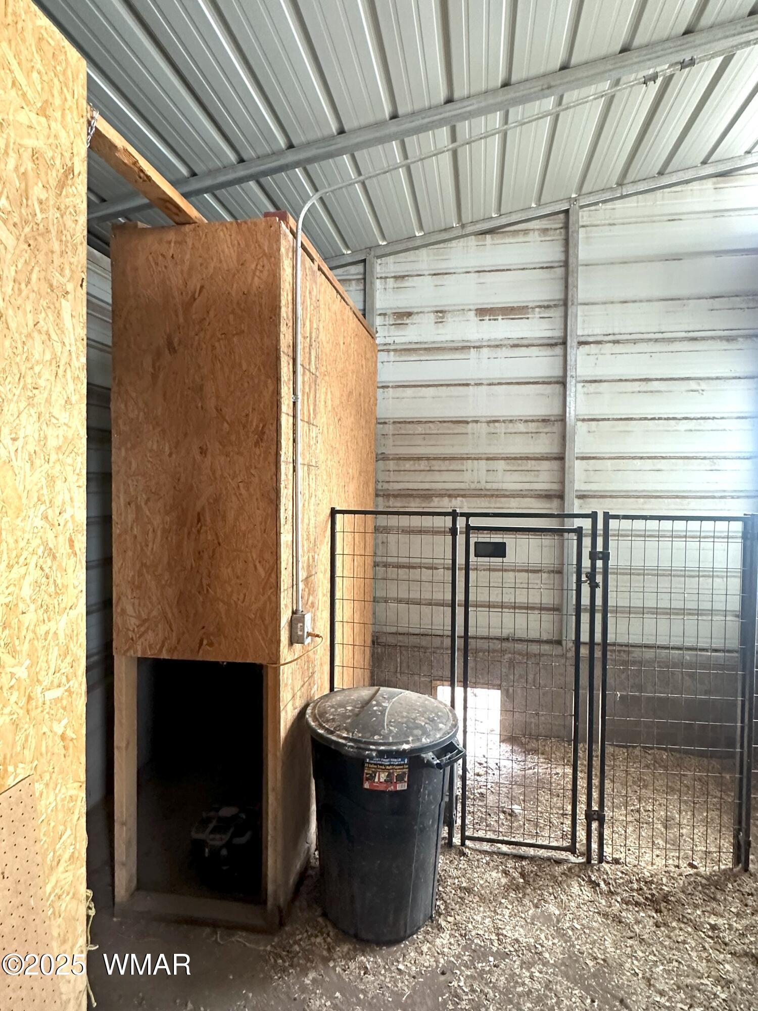 7 County Road Springerville, AZ 85938 - Photo 45 of 56 RIGHT BAY / DOG OR CHICKEN AREA