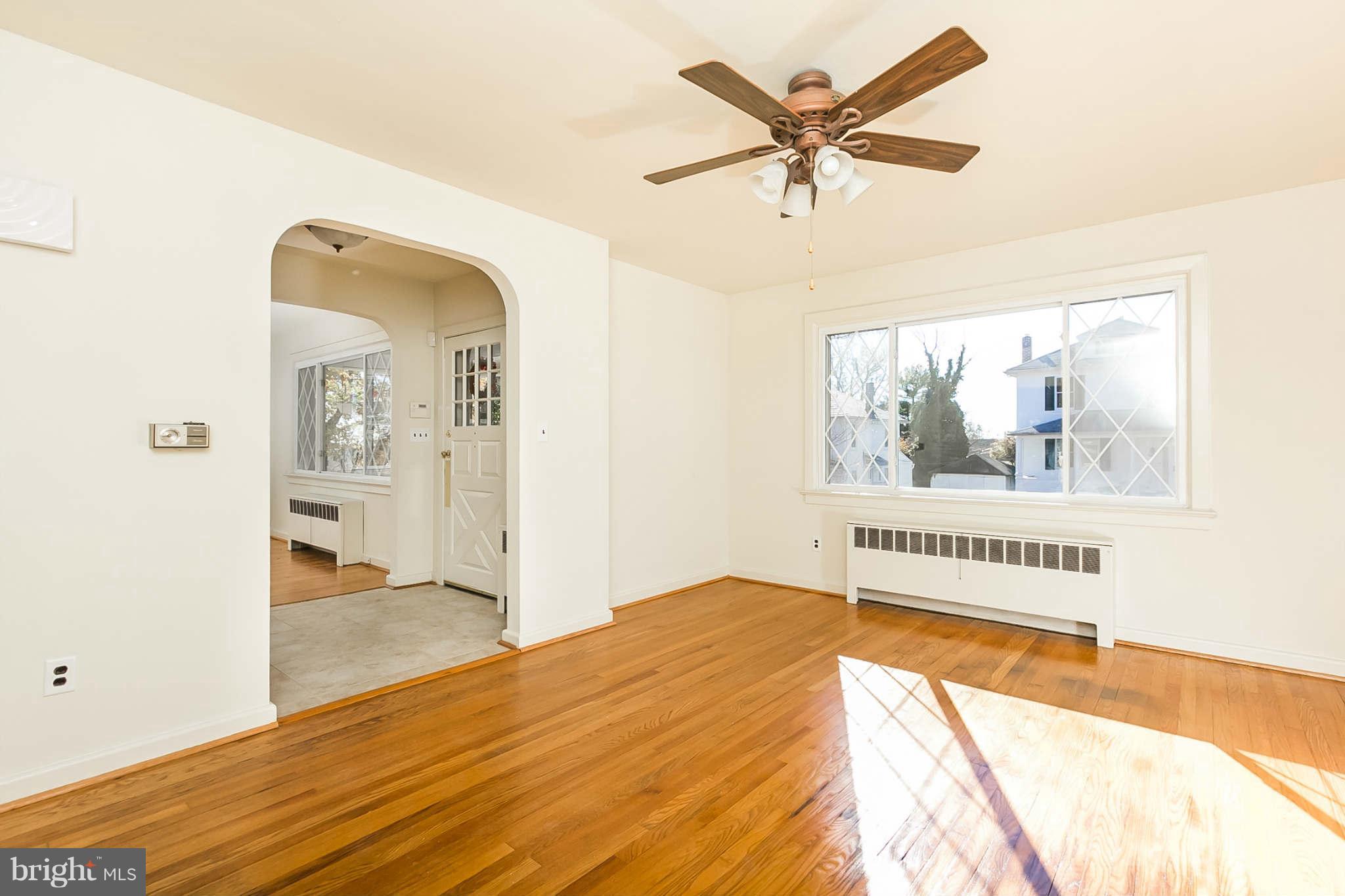 647 Orpington Road Baltimore, MD 21229 - Photo 8 of 27 Dining Room