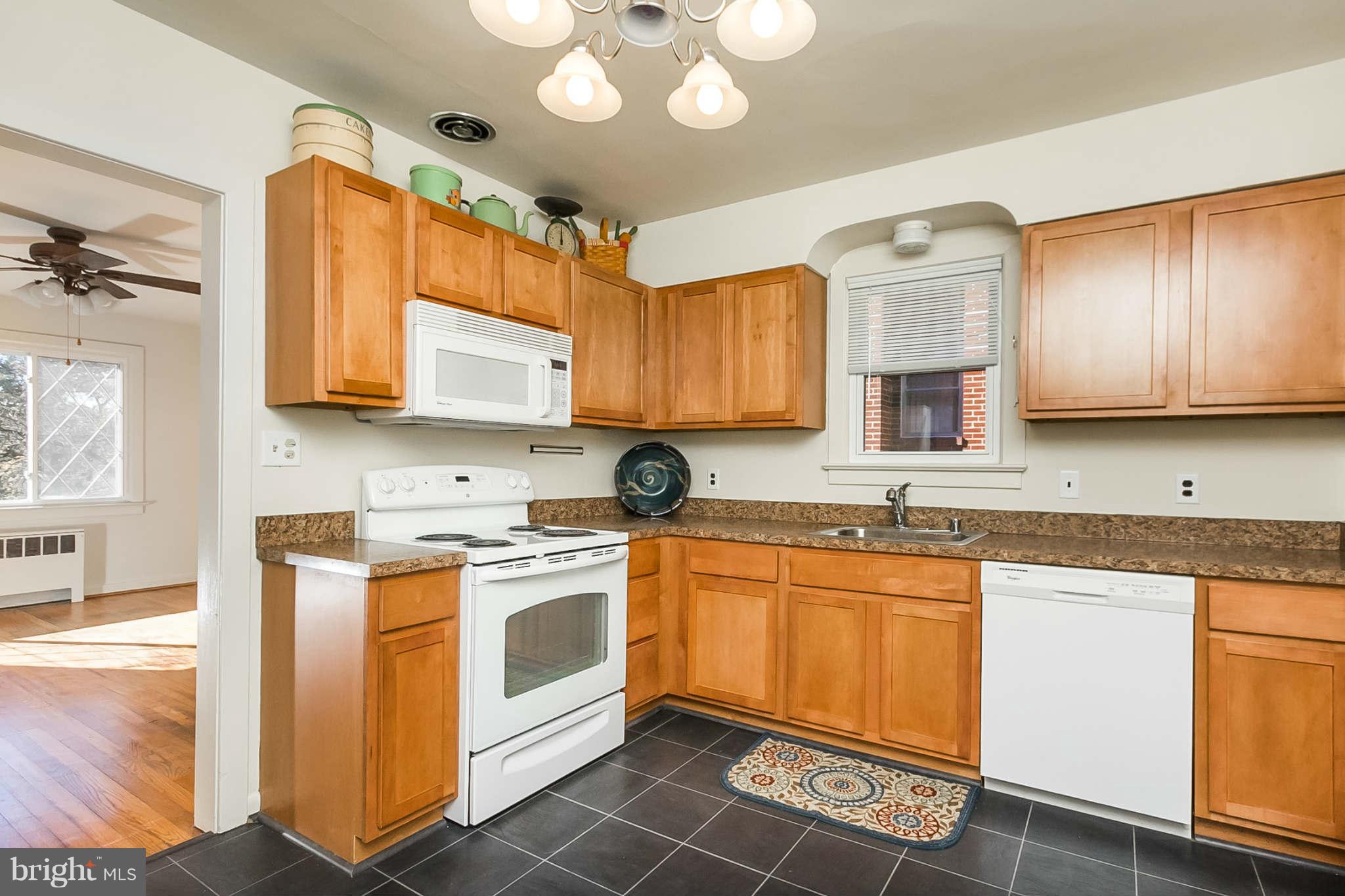 647 Orpington Road Baltimore, MD 21229 - Photo 9 of 27 Kitchen
