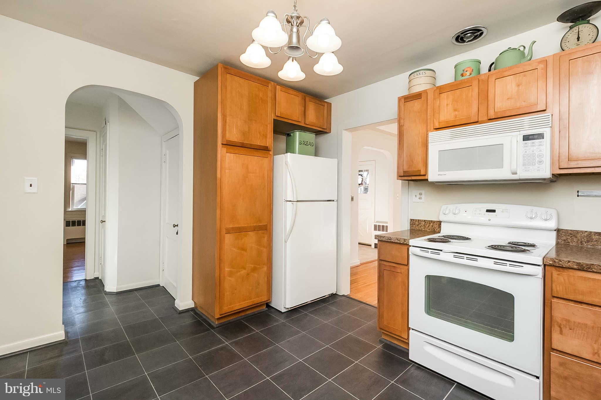 647 Orpington Road Baltimore, MD 21229 - Photo 10 of 27 Kitchen