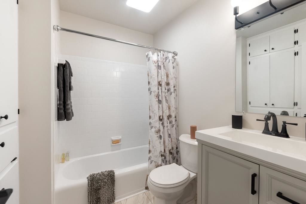 554 Stuart Street Daphne, AL 36526 - Photo 19 of 49 Bathroom