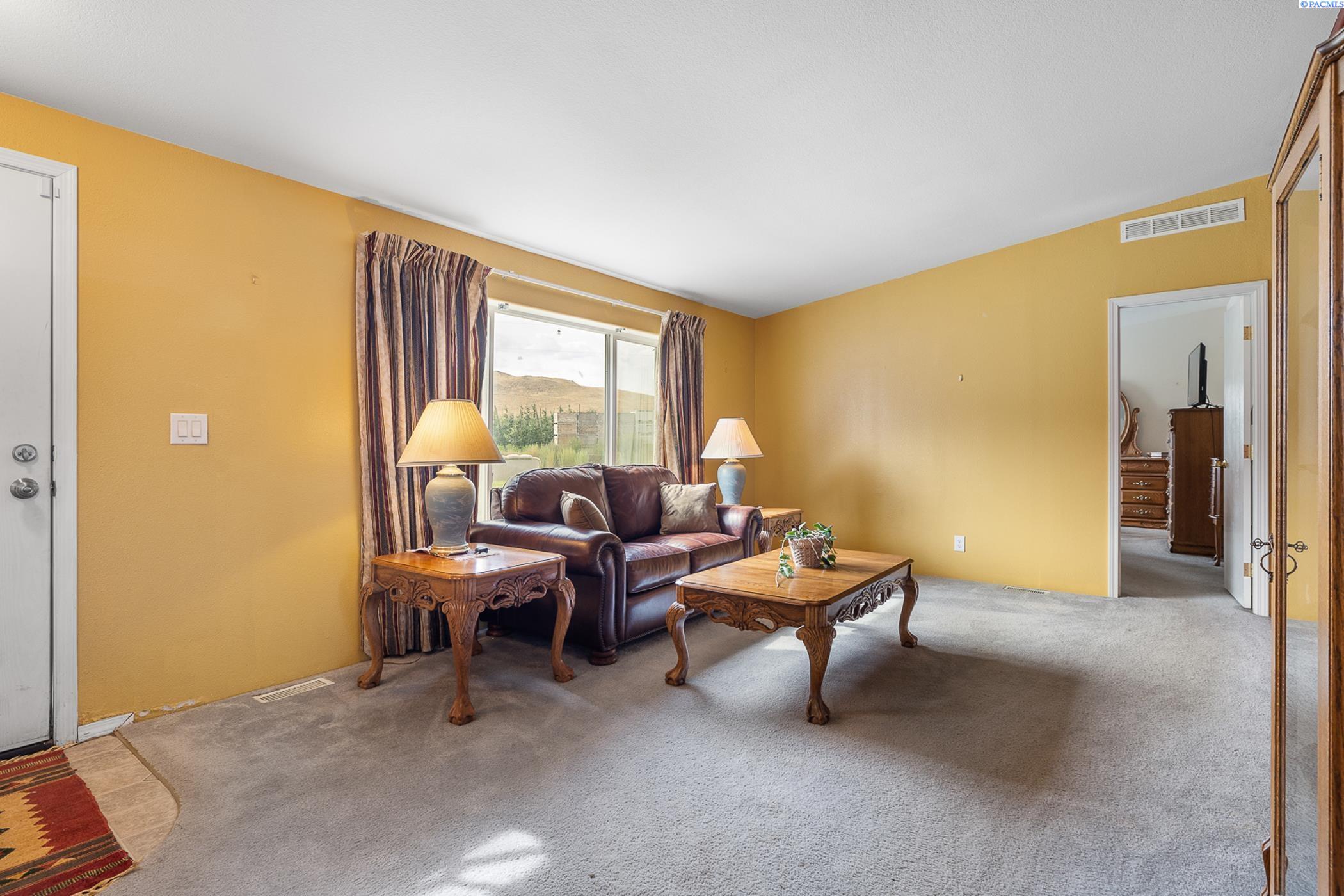 246904 East Hover Road Kennewick, WA 99337 - Photo 7 of 40 Gallery Image 7