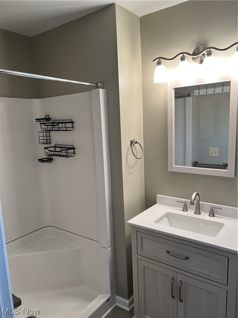 3215 Warren - Sharon Road Vienna, OH 44473 - Photo 19 of 25 Bathroom featuring large vanity and a shower