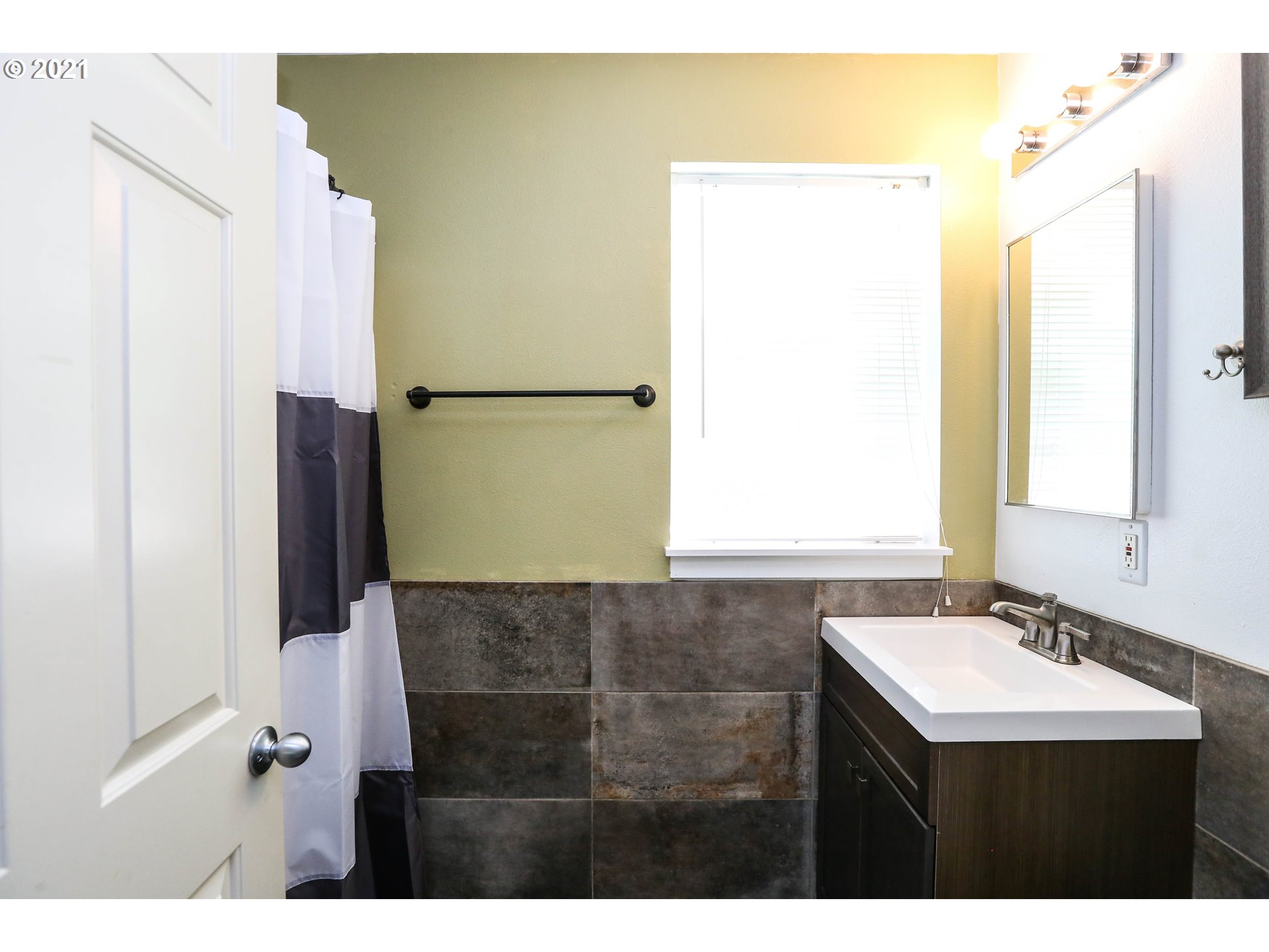 6914 A Street Springfield, OR 97478 - Photo 12 of 22