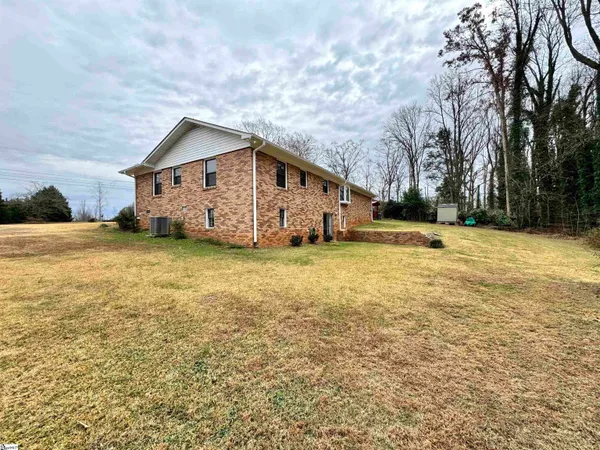 $359,000 | 1113 Fox Squirrel Ridge Road, Pickens, SC 29671