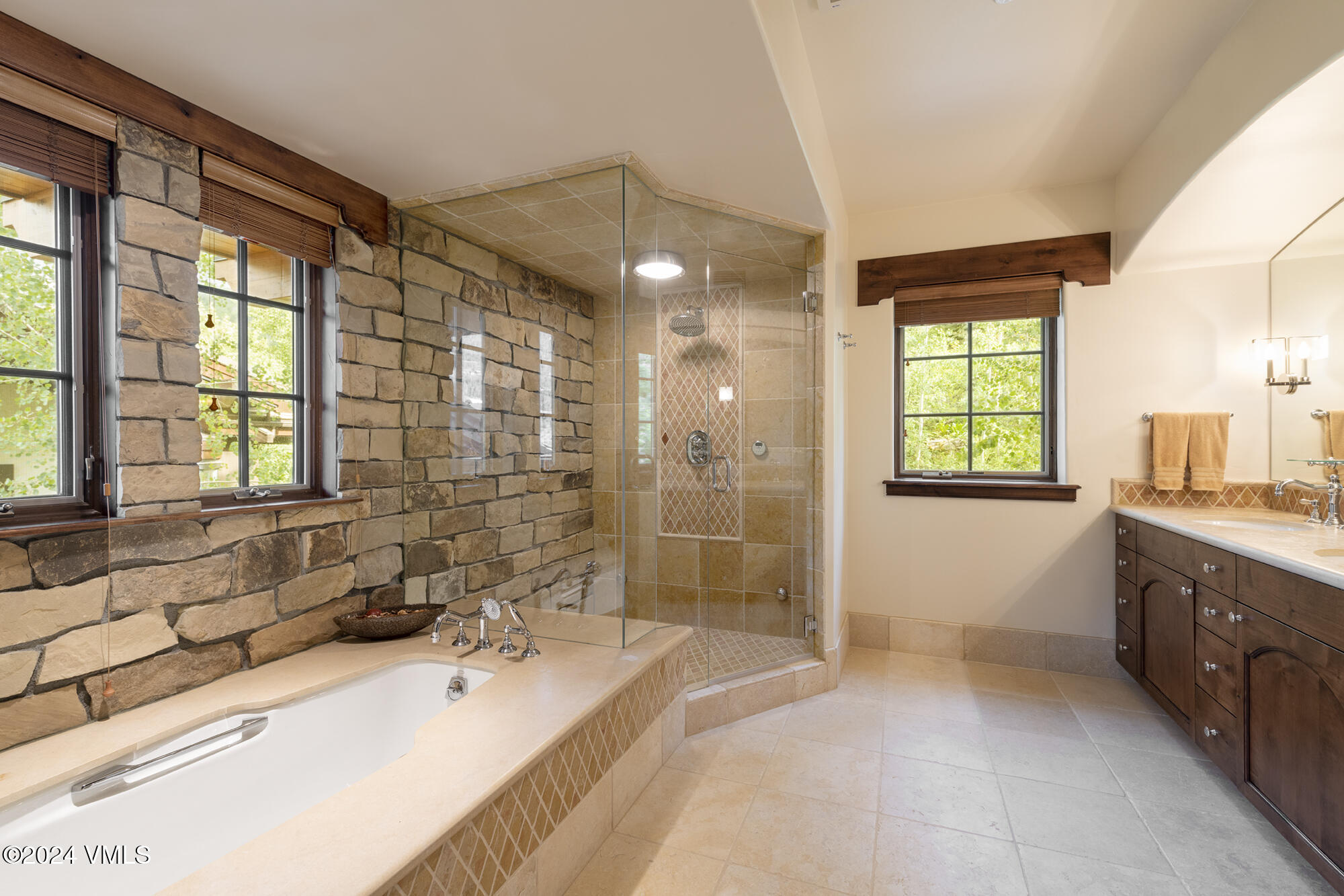 151 Vail Road, Unit 4 Vail, CO 81657 - Photo 15 of 17 DSC_5811