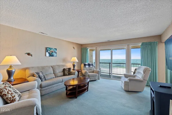 $635,000 | 325 Northwest Lancer Street, Unit 39, Lincoln City, OR 97367