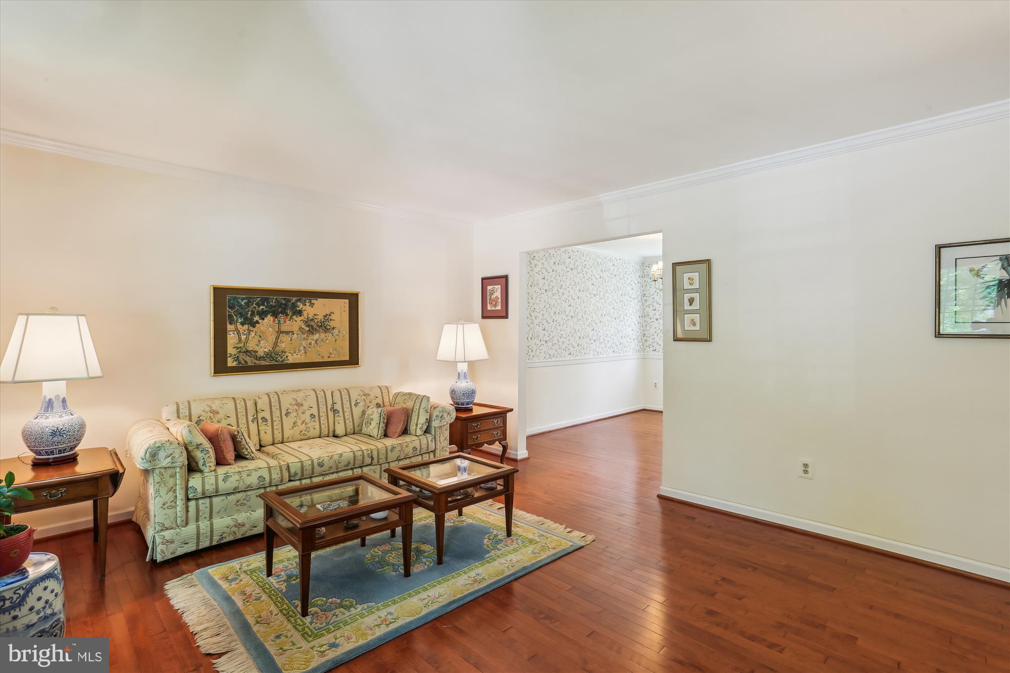 207 Rabbitt Road Gaithersburg, MD 20878 - Photo 10 of 38 a living room with furniture and a wooden floor