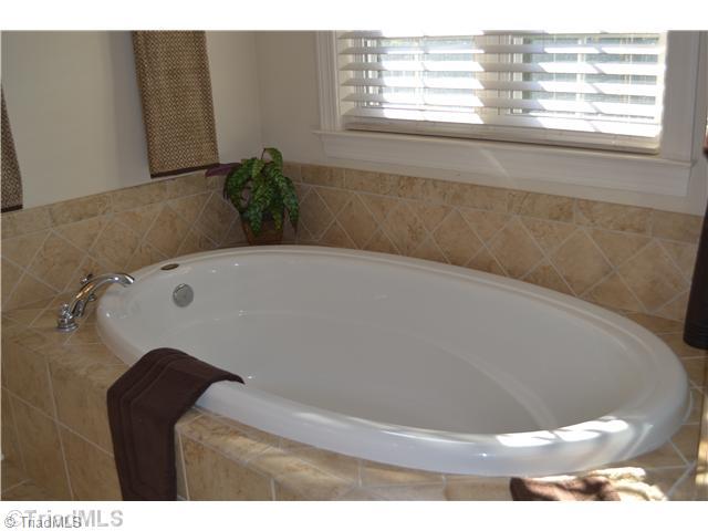 7892 Newhaven Drive Oak Ridge, NC 27310 - Photo 15 of 16 Master Bath/Spa.