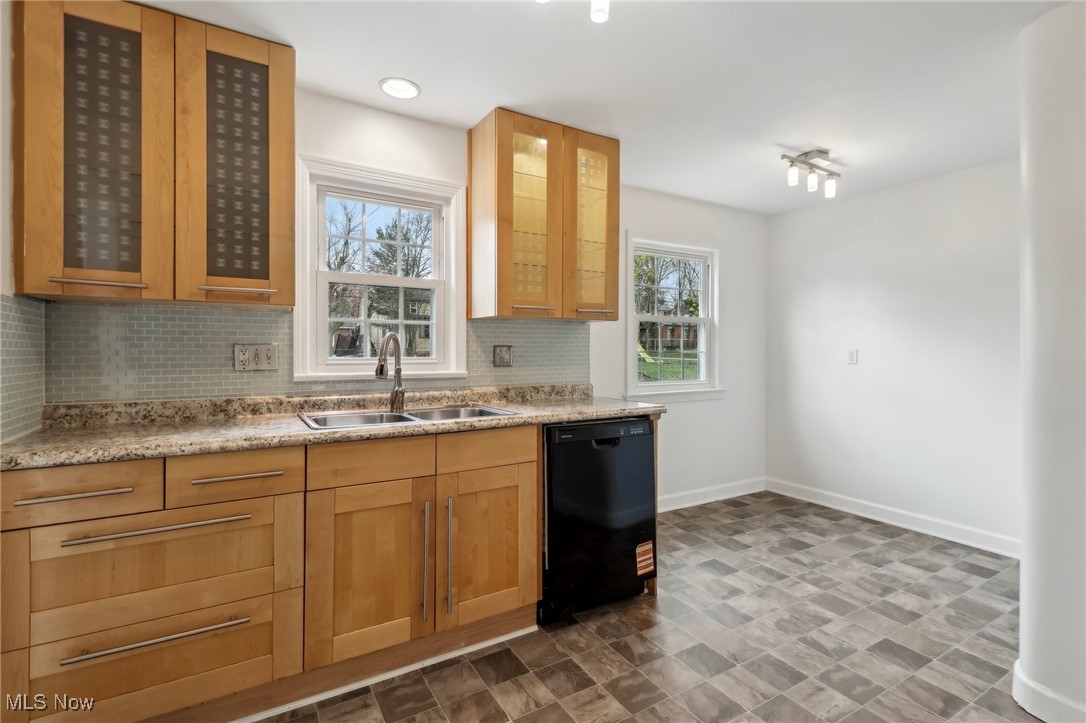 4875 Westbourne Road Cleveland, OH 44124 - Photo 21 of 35